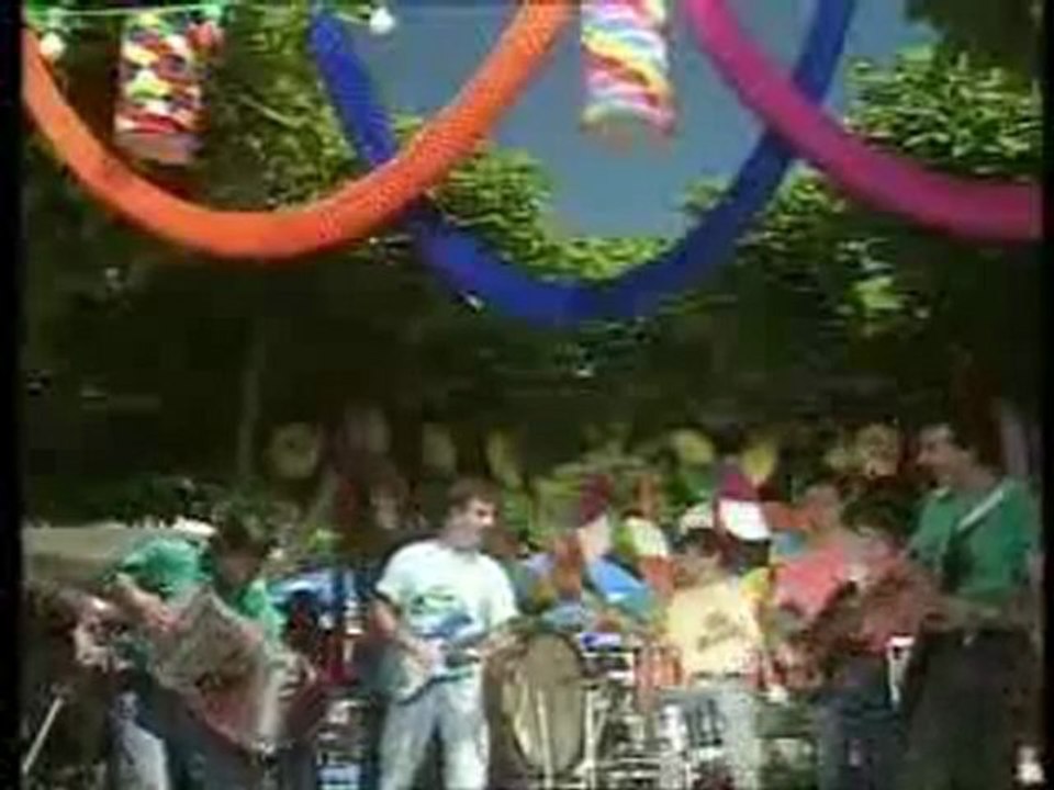 Les Musclés - La Fête au Village