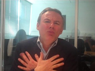 Pour Eric Brunet, en votant systématiquement contre la droite, les parlementaires de gauche desservent la France.