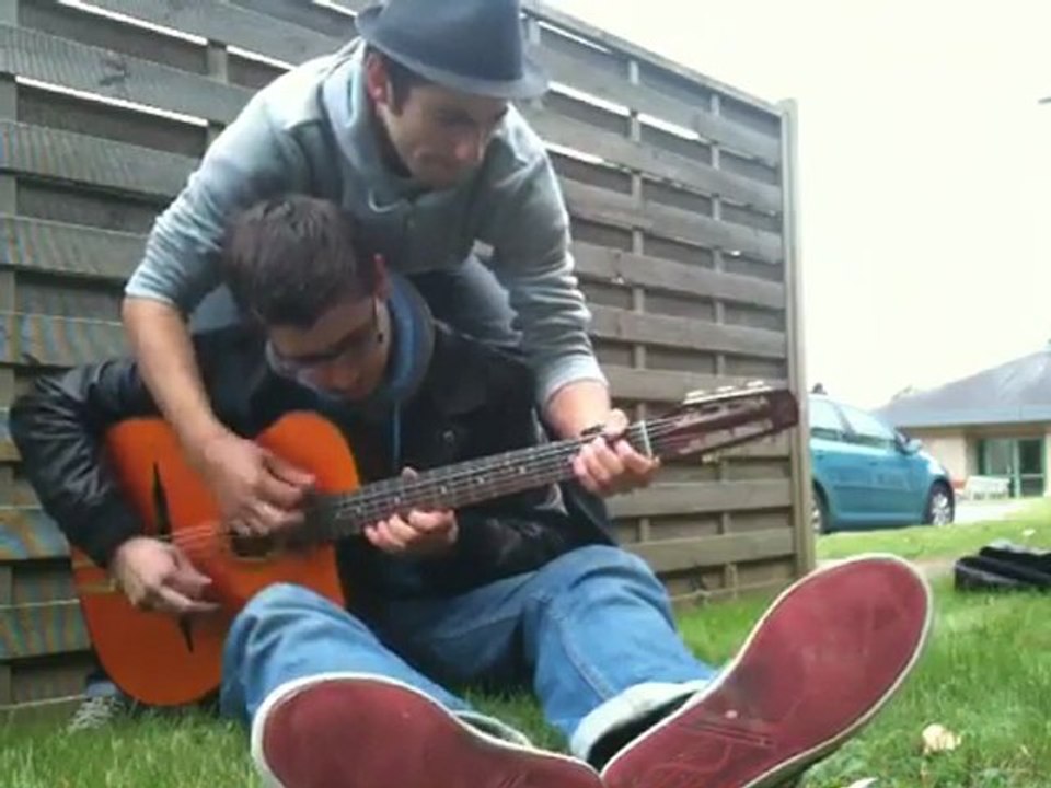 LA FOULE EDITH PIAF 2 MEN AND 1 GUITAR JAZZ MANOUCHE