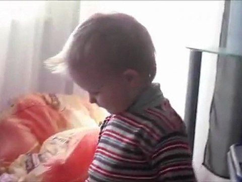 Лион играет в машинки