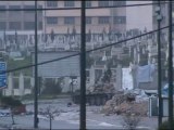 فري برس حمص باب تدمر الدبابات تطلق القذائف عشوائيا  محاولة اصابة المصور هام وسائل الاعلام 25 2 2012