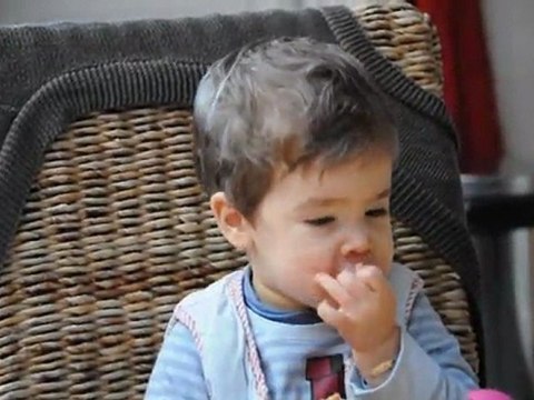 Maxime chante Petit Papa Noël