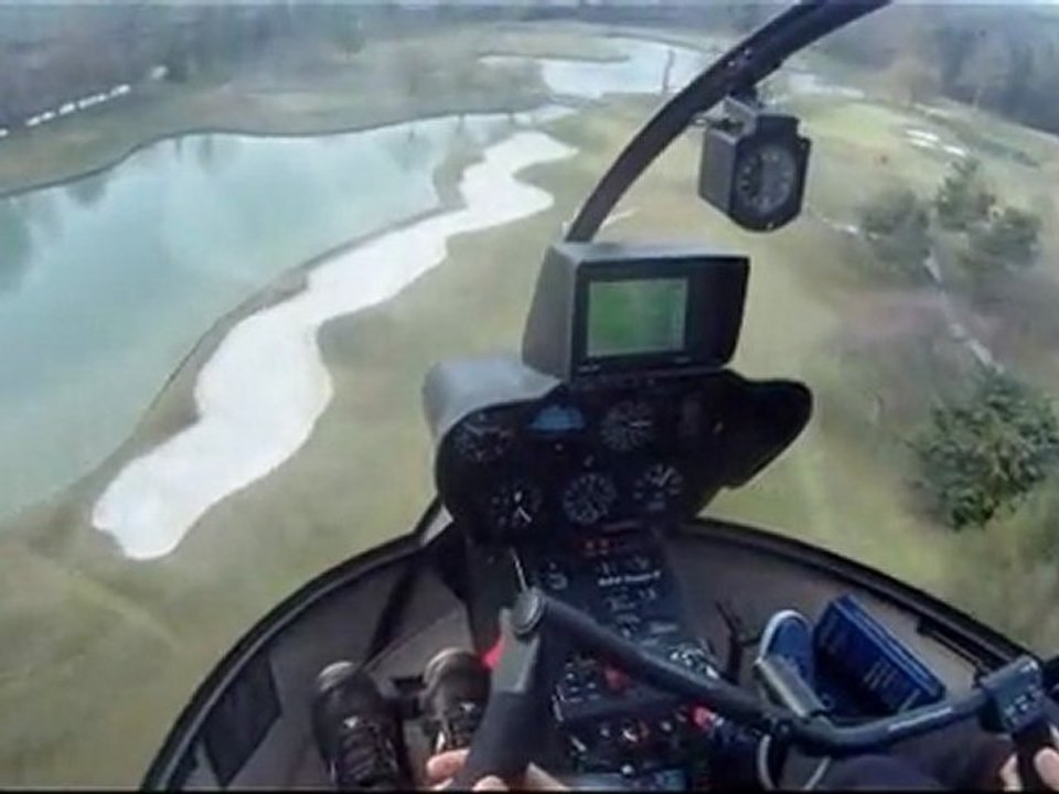 Décollage d'une hélisurface en vol d'instruction en hélicoptère avec l'école Hégé-Service-Hélicoptère basée à Toussus-le-Noble