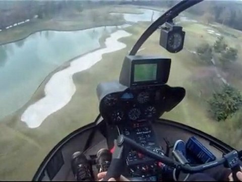Décollage d'une hélisurface en vol d'instruction en hélicoptère avec l'école Hégé-Service-Hélicoptère basée à Toussus-le-Noble