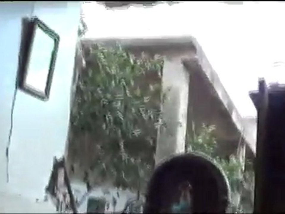 فري برس  حم   الرستن دمار شامل بحي الجسر جراء القصف 27 2 2012