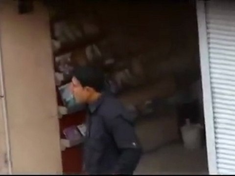 فري برس غوطة دمشق سقبا شبيح أسدي في المدينة 26 2 2012