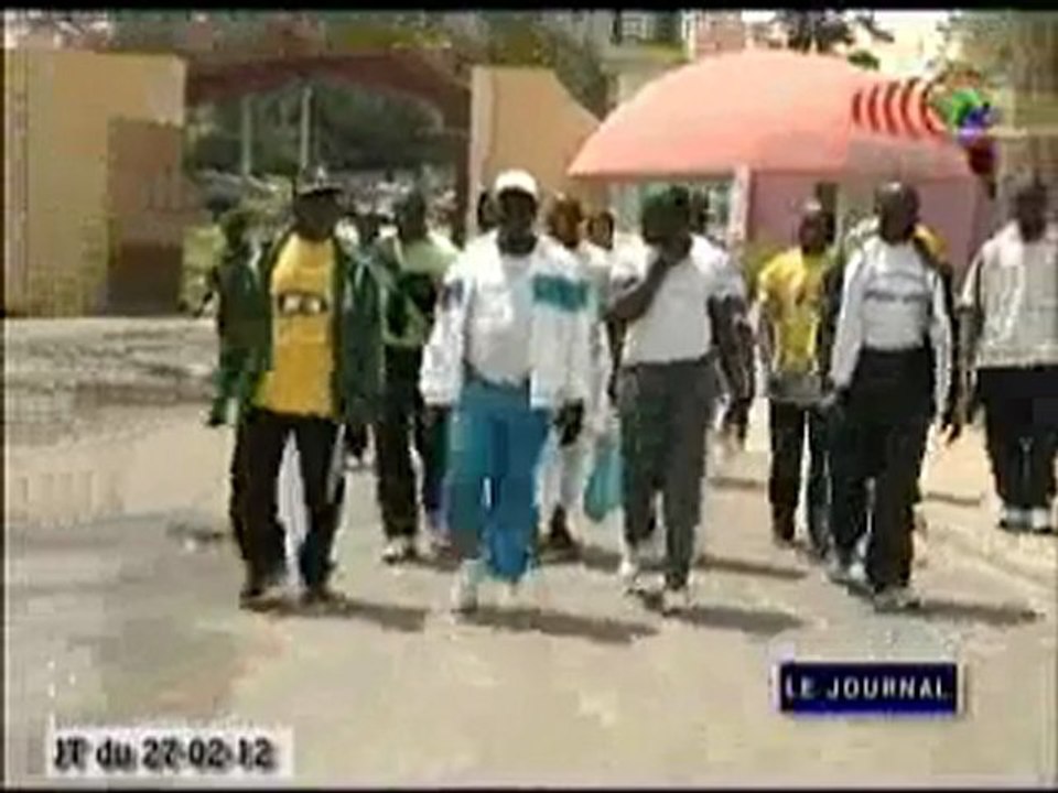 Compétition sportive entre les policiers et les civiles