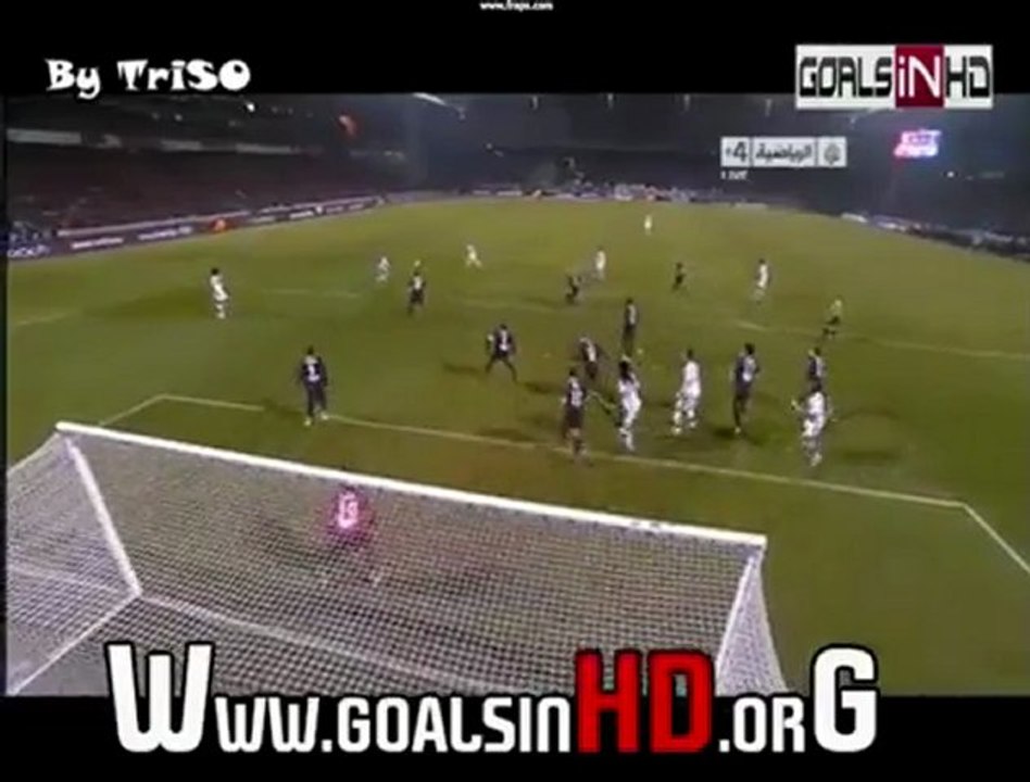 Bastos ghi bàn vào lưới PSG
