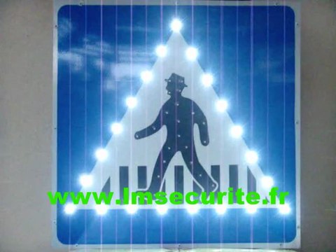 PANNEAUX ROUTIERS LUMINEUX PREVENTIFS