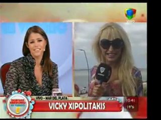 Скачать видео: Pronto.com.ar Victoria Xipolitakis metió la pata