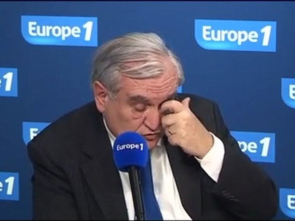 Raffarin : Hollande "plane un peu"