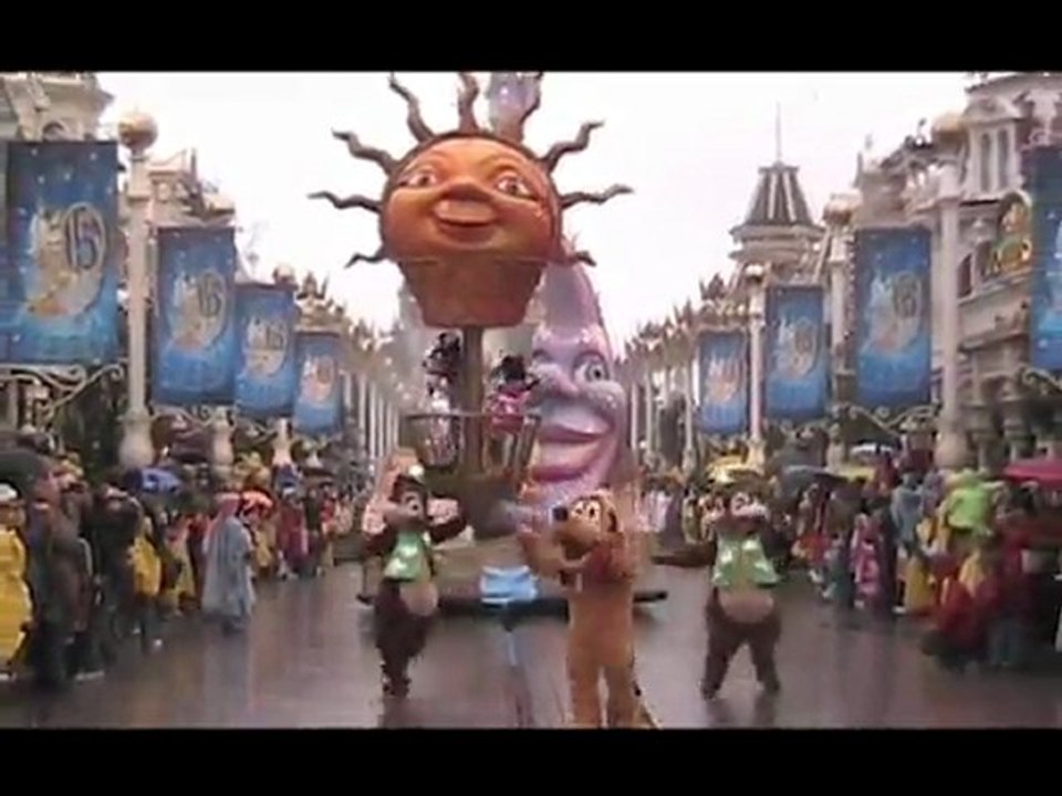 Disneyland Paris : Disney's Once Upon A Dream Parade