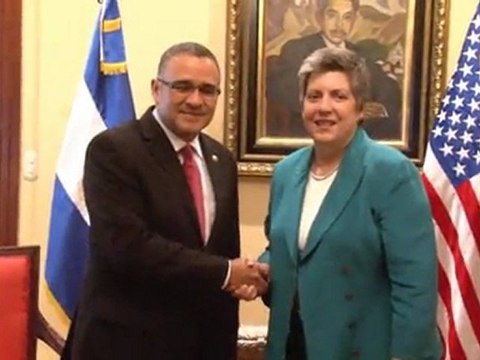Janet Napolitano visita Presidente Funes