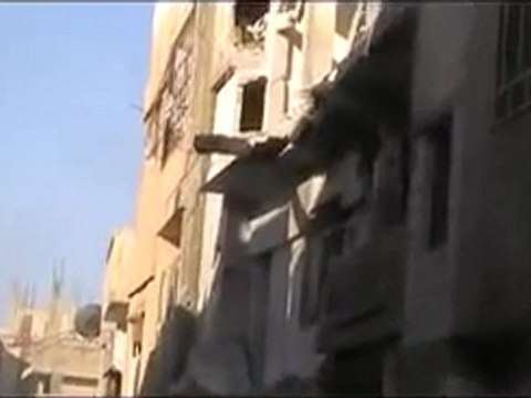 فري برس حمص بابا عمرو احد المنازل يتعرض الى عدة صورايخ 28 2 2012 ج8
