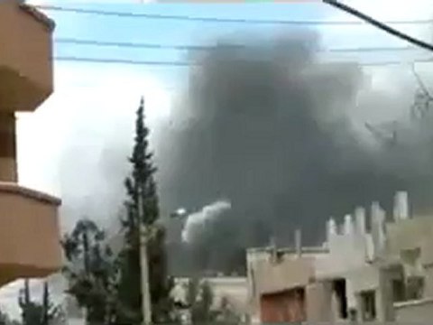 فري برس حمص بابا عمرو احد المنازل يتعرض الى عدة صورايخ 28 2 2012 ج1ِِ