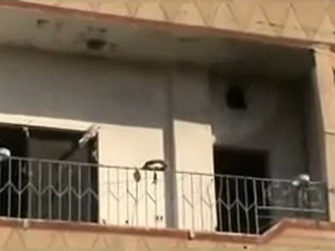 فري برس حمص تلبيسة احدى القدائف على المنازل الأمنة في المدينة 25 2 2012 ج3