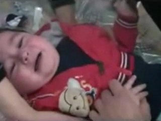فري برس  اصابة رضيع برصاص قناصة في حمص الخالدية 28 2 2012