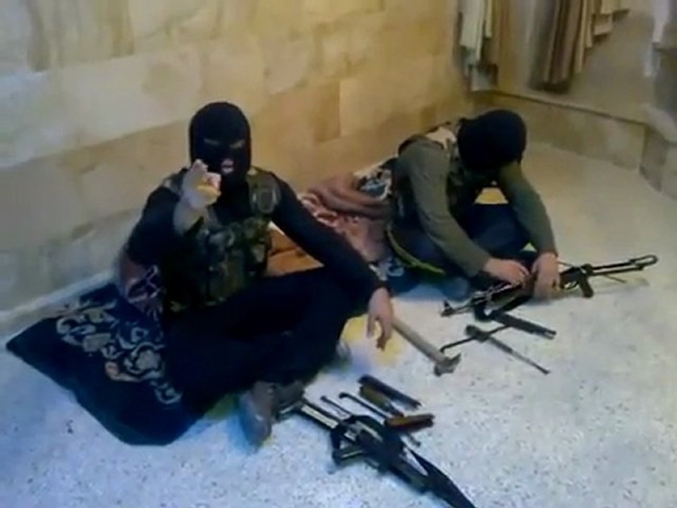 فري برس رسالة الى المجلس الوطني و قيادات الجيش الحر و المجلس العسكري من الجيش الحر على الأرض و مقاتلي الثورة ضد الشبيحة و الجيش الأسدي