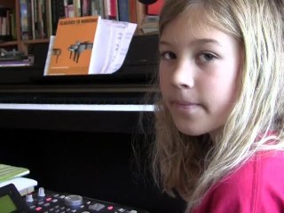 À 10 ans, elle s'amuse avec un MPC