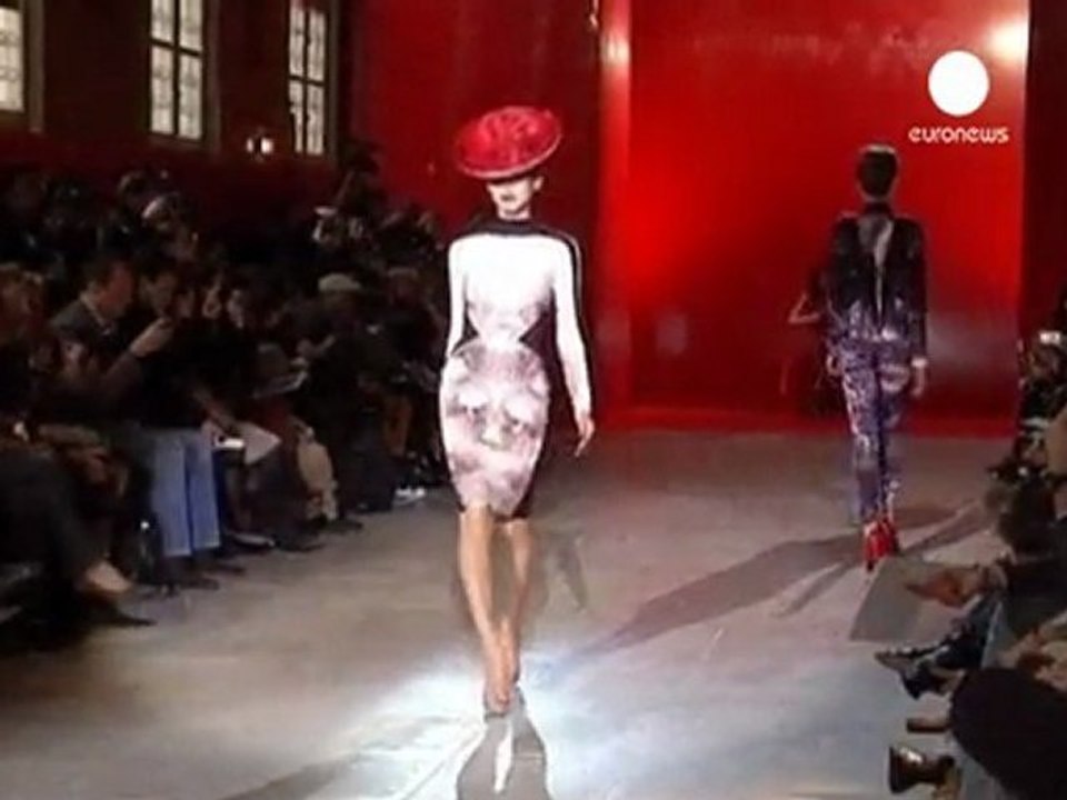 Portuguese designer Fátima Lopes opens Paris Fashion Week