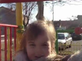 Ma petite princesse joyeuse au parc !