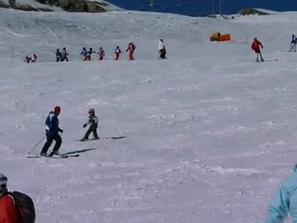 Pounette descend la piste verte "Milka" avec Papa (2)