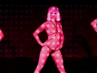 Sapato e nudez no Crazy Horse