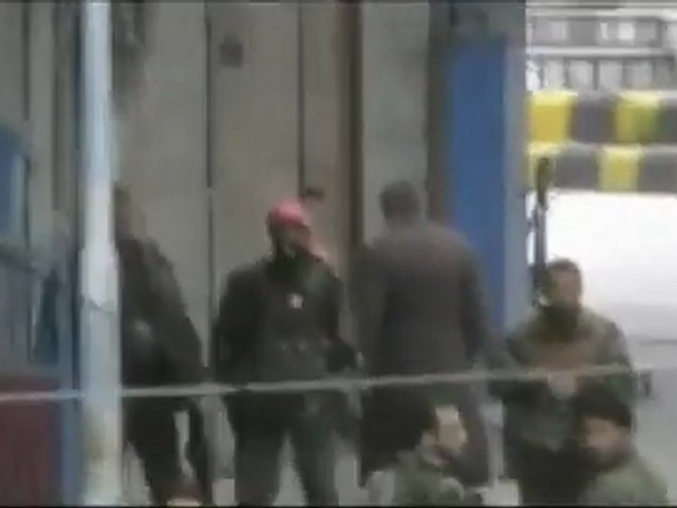 فري برس  حماة المحتلة شارع الجزدان إطلاق نار من قبل الشبيحة 29 2 2012