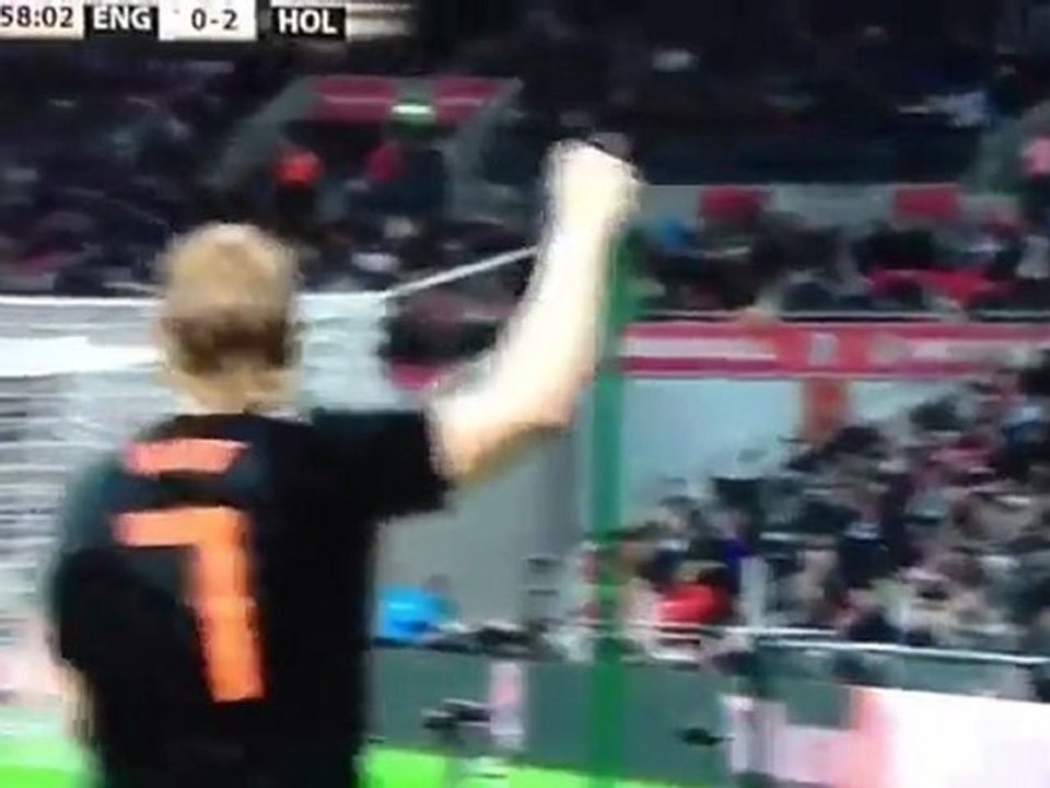 Klaas Jan Huntelaar - Verliest Tand  Eet Gras Tijden Engeland vs Nederland 2-3