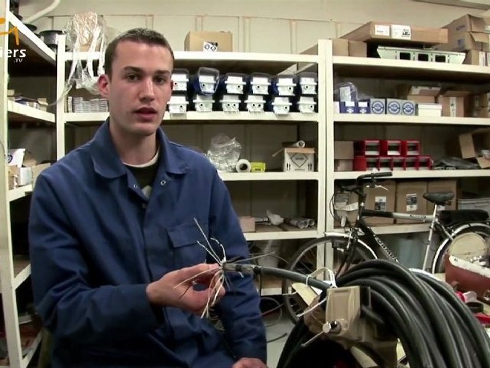 Métier : Electricien de bord (DCNS) - le Canal des Métiers