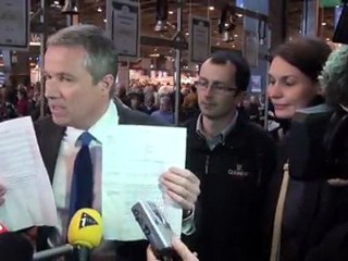 SIA 2012 : N. Dupont-Aignan et la désertification laitière