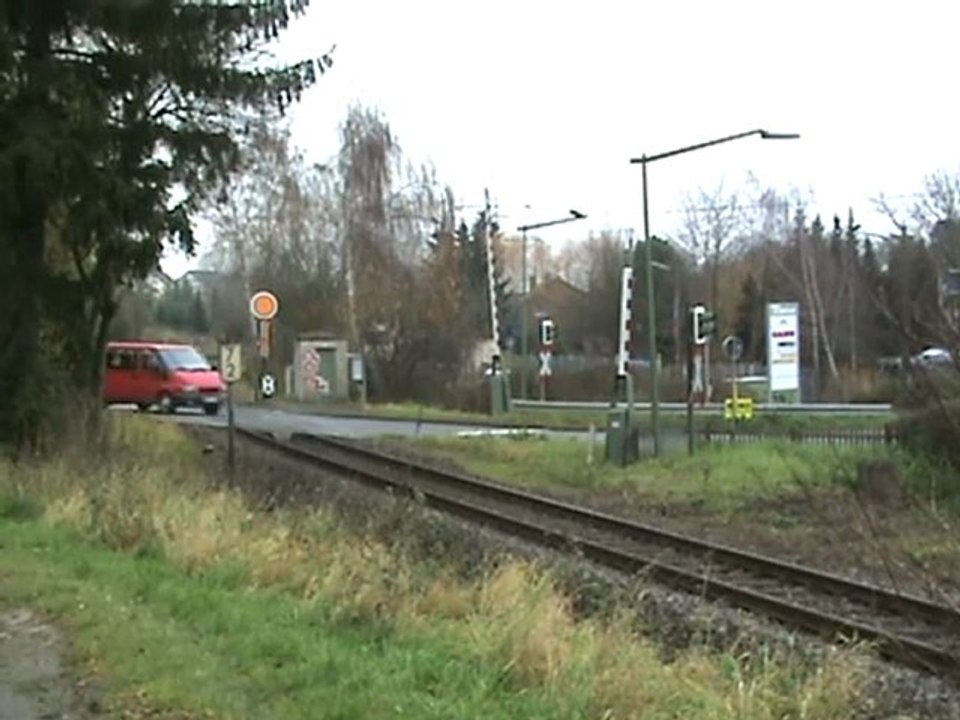 Bus auf dem Bahnübergang in Alfter - Oedekoven