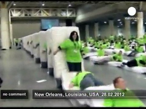 Record du monde de dominos humains - no comment