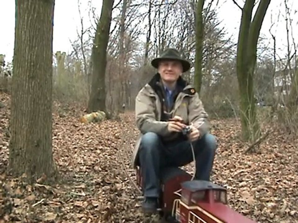 Eisenbahnverkehr auf fünf Zoll im Stadtpark Leverkusen