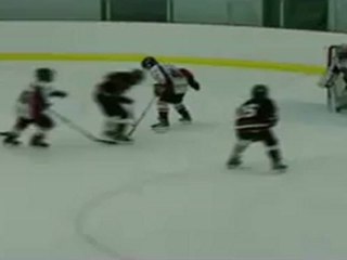 Descargar video: Tarek Foura goal - Junior Algerian ice hockey player in Canada