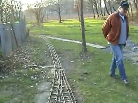 O&K fährt Flachwagenpassagier rückwärts aus Hbf Stadtpark