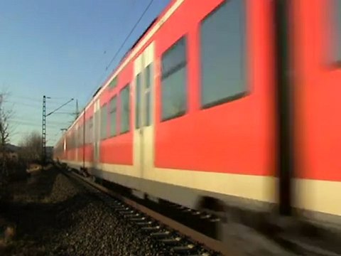 BR425 nach Bonn am Bahnübergang nach Tannenbusch