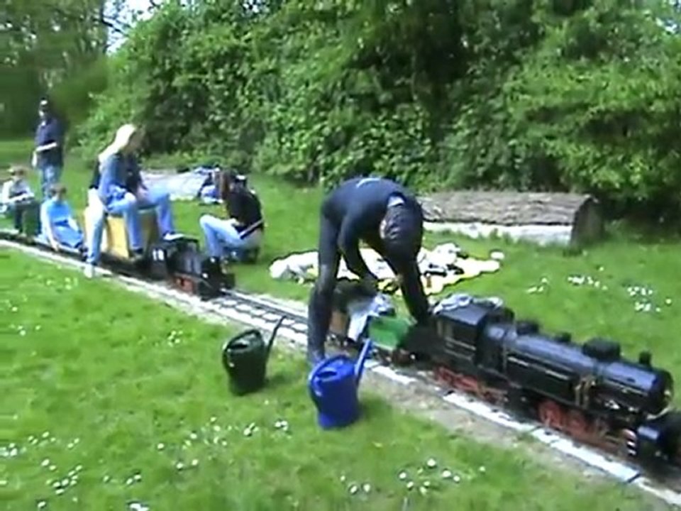 Stau auf dem neuen gleis im bhf der dampfbahn leverkusen