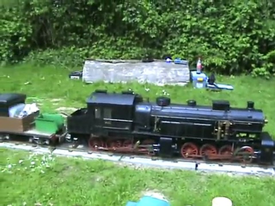 Bunter Bahnhofsbetrieb im Stadtpark Leverkusen