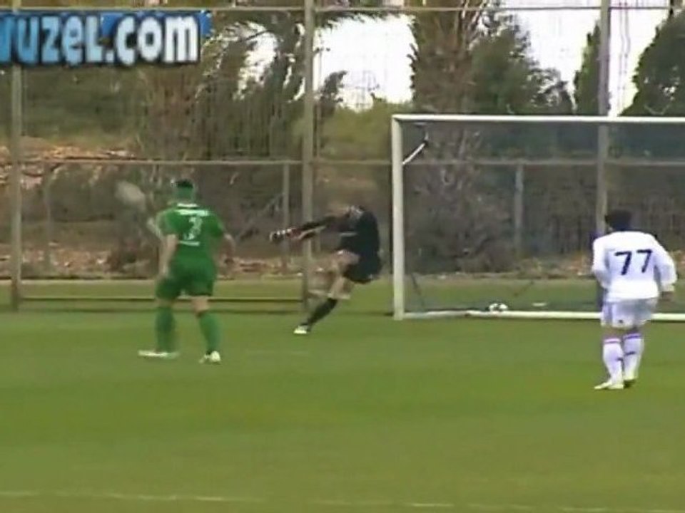 Epic Own Wind-assisted Goal by goalkeeper Assaf Mendes Maccabi Haifa v Dynamo Kiev