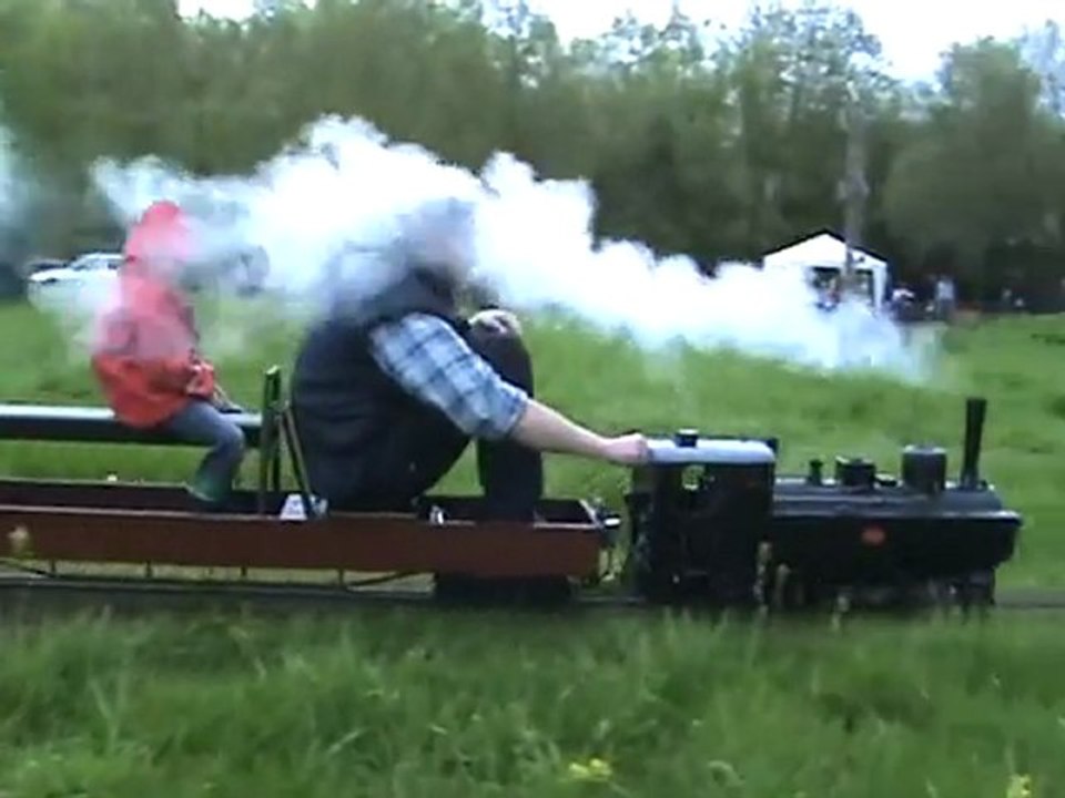 Köf mit Kinderbesatzung + Jung-Mitglied Lokführer unterwegs