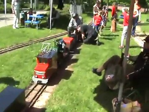 Rundgang über den vollen Bahnhof Dampfbahnclub Leverkusen