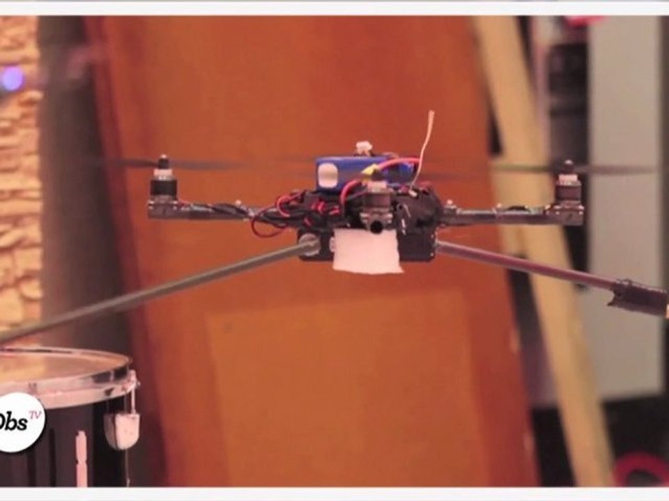 Des robots interprêtent l'air de James Bond