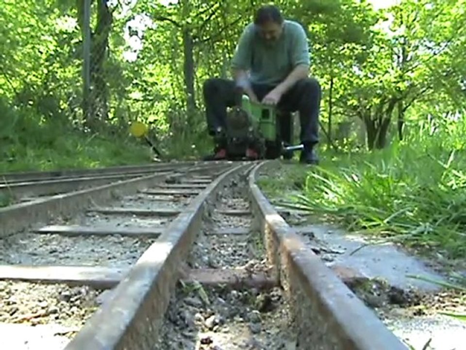 Tigerli in 1:11 aus Froschperspektive mit Kameraumkippen  :)