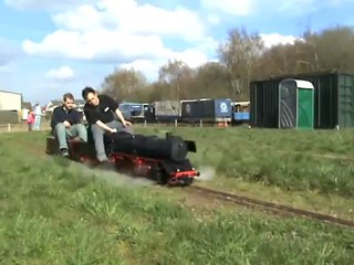 BR50 auf 7,25 Zoll Spur braust über die freie Strecke