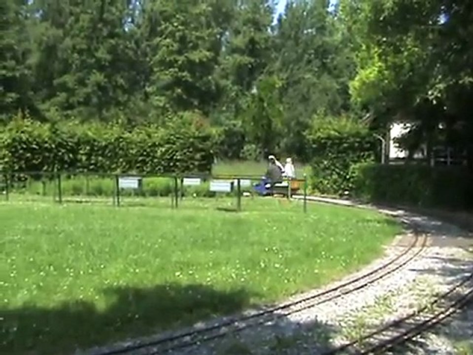 Die Lokpersonale halten Händchen während der Fahrt!