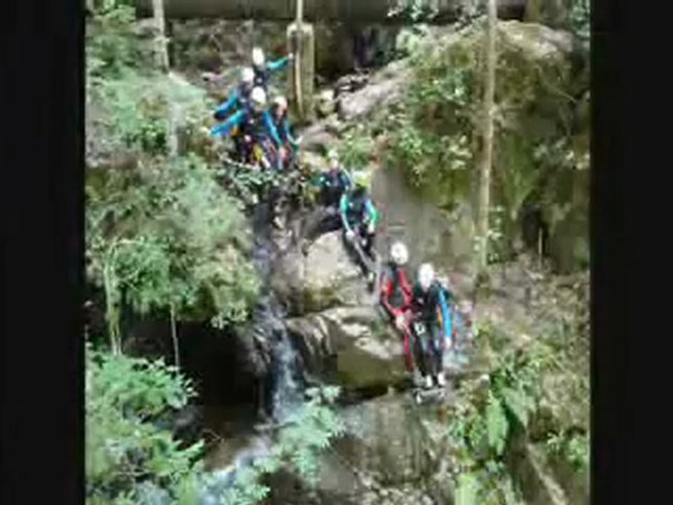 canyoning avec Auvergne loisirs : canyon proche de Clermont ferrand, Lac Chambon, Besse. +d'info : www.auvergneloisirs.com