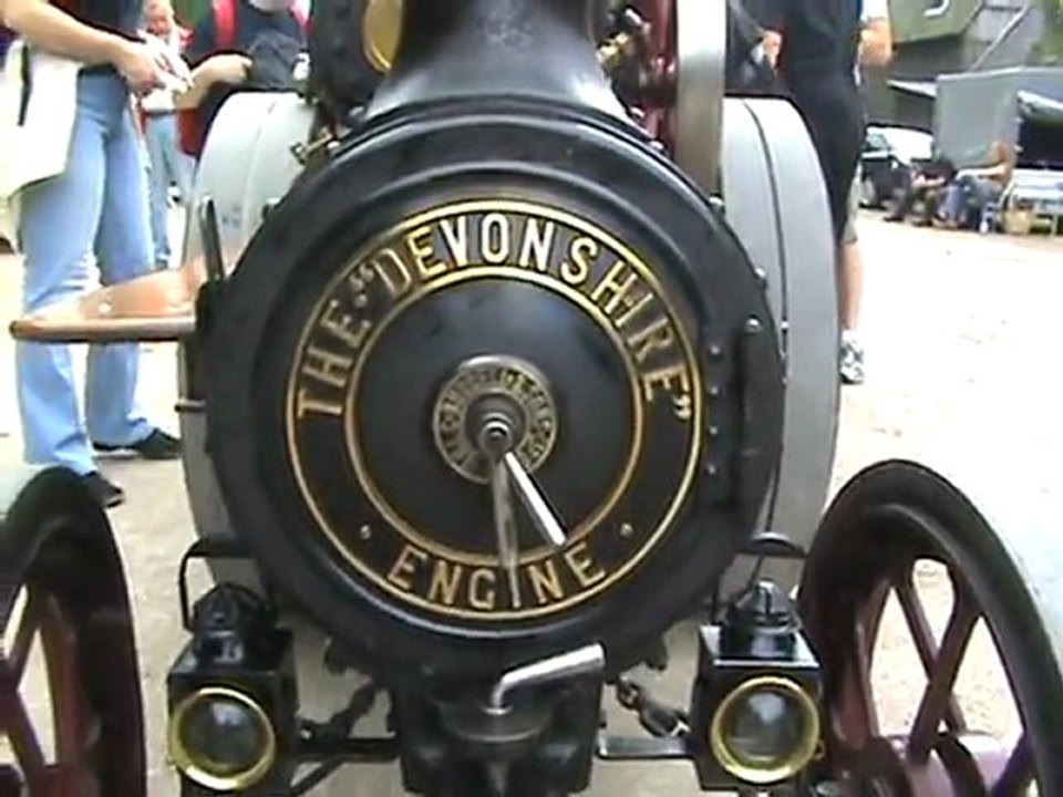 Publikums-Lokomobil wird beheizt im Freilichtmuseum Hagen