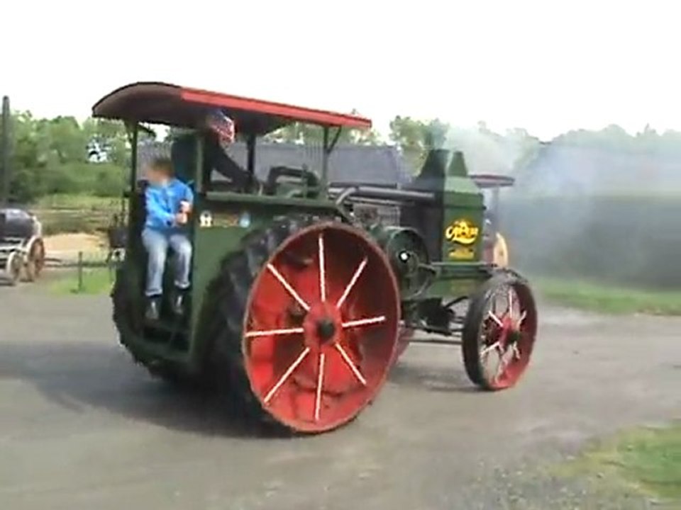 Amerikanische Rumely "Oil-Pull" Kerosin-Lokomobile dreht ihre Runden im Freilichtmuseum Lindlar