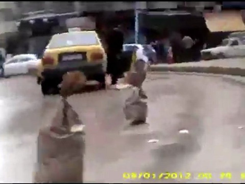 فري برس حماة المحتلة  ساحة العاصي   تواجد الامن والشبيحة  1 3 2012 ج2